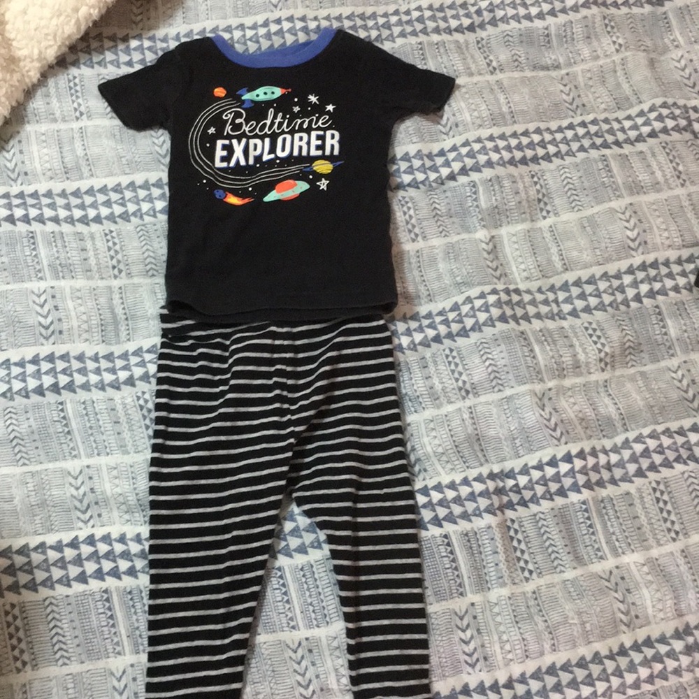 5/$8 Glow in the dark pjs